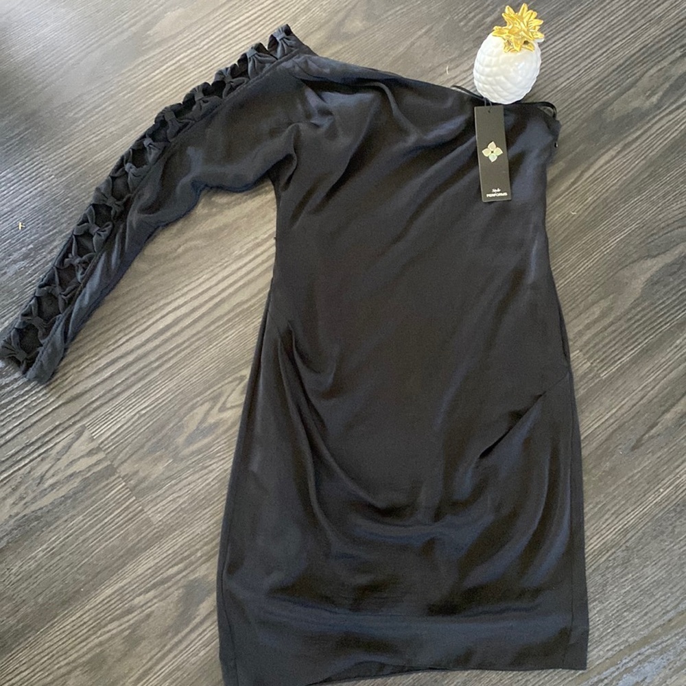 🍍BCBG MAXAZRIA DRESS🍍Bows down arm🍍size XS🍍🍍@15